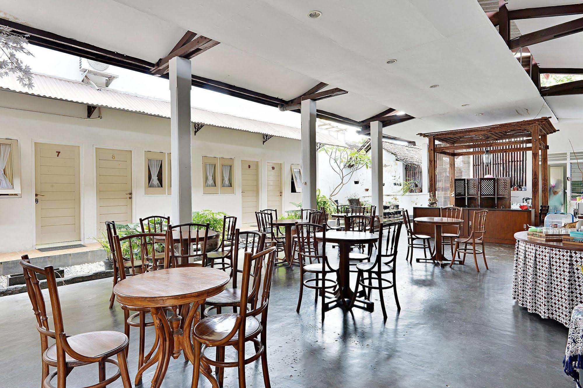 Zen Rooms Panembahan Kraton Джокьякарта Экстерьер фото