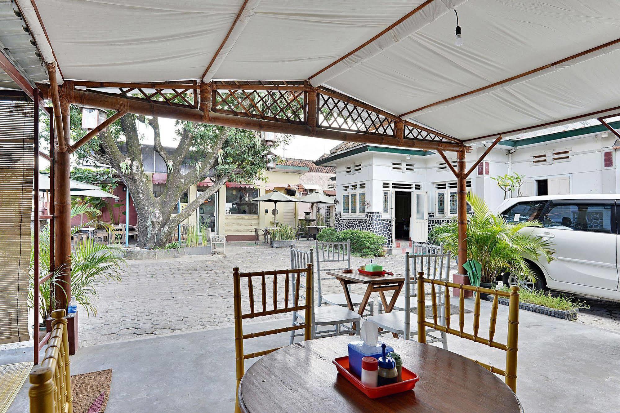Zen Rooms Panembahan Kraton Джокьякарта Экстерьер фото
